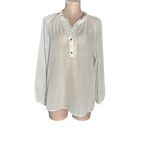 Lilly Pulitzer white top in size S. Beautiful detail throughout. Lilly buttons - Picture 3 of 12